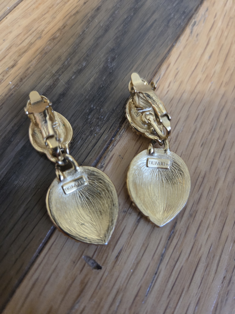 Vintage Trifari Red Enamel & Gold Tone Clip-On Earrings | Statement Jewelry - Picture 2 of 2